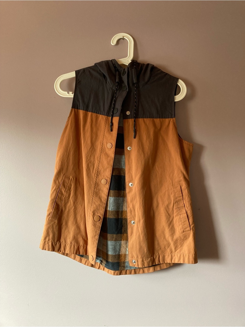 Dakine Two-Tone Hooded Vest in Rust and Black